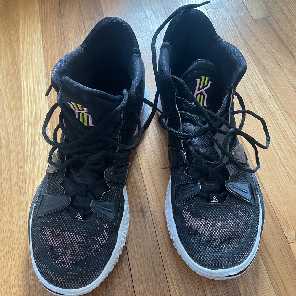 KYRIE BASKETBALL SHOES